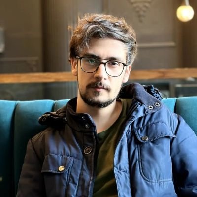 سعی دارم توجه خود را به آسمان جلب کنم/
مهندس مکانیک،تبدیل انرژی/
عرزشی فالونکنه!