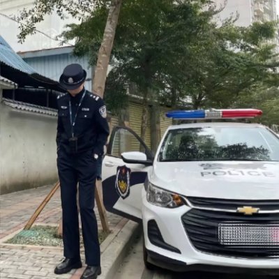 户籍警察一枚,第一次来推特。想在这里分享记录我的另一面,通过性更加全面的认识自己的喜好,希望找到契合自己的单男,想了解我的请礼貌私信~