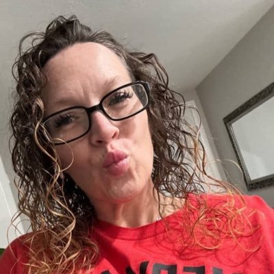 Am single mum not married looking for a serious relationship and a very caring man that can take care of me and my daughter