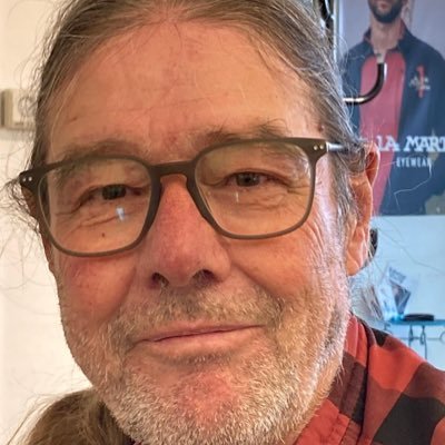 🇨🇭🕊️💙💛 🕊️In der „Üsserschwiez“, also mit Migrationshintergrund 😜. Es braucht alle Parteien, aber nicht alle Parteiprotagonisten. Musik ist meine Passion.