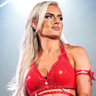 GiveMeGlamour's profile picture. parody of @BlakeMonroeWWE