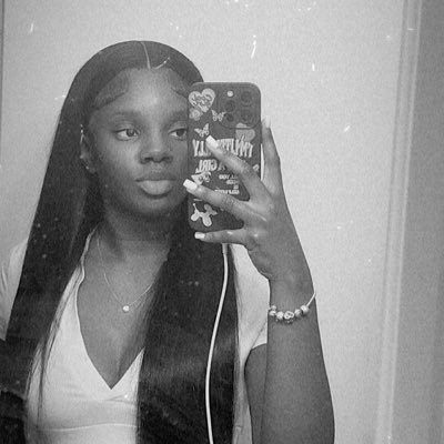 l0veenee's profile picture. 