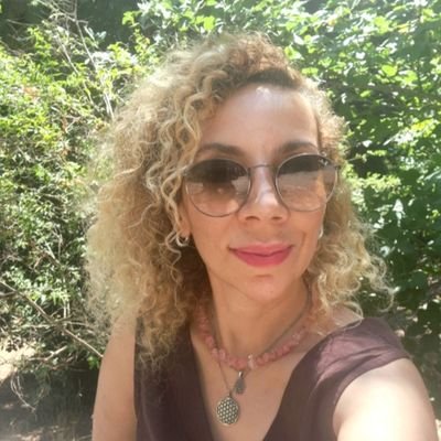 EsRa_Y7's profile picture. 🐬🐬 
Deniz bile olsan yağmurda ıslanırsın. C.K.  🖤🤍🦅