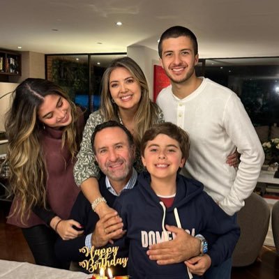 Esposo, padre, periodista y emprendedor con sentido social https://t.co/qpbpS1HF4X Dios y familia 🙏Provida