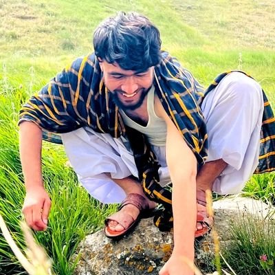 أَنَّ اللَّهَ یَحُولُ بَیْنَ الْمَرْءِ وَ قَلْبِهِ
خدا میان انسان و قلبش حائل است.
#آیه_انفال | ۲۴
#قرآن_کریم