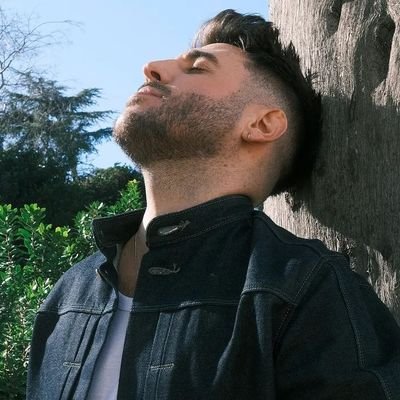 Gracias a todas por el amor y el apoyo en mi carrera.Esta es mi página de fans