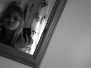Follow me and i'll follow back♥I love all my followers & if  i dont follow back i'm sorry cuz i may follow the amount of people already♥