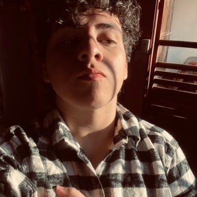 bi curioso aveces con pinta de hetero y aveces de maricon
