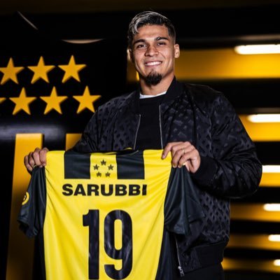 Jugador profesional | @Gremio - @OficialCAP | @Uruguay 🇺🇾 | 🔙 @cariverplateuru @Granadacf | Agent @faro_sports | 💍 @camilacedres19 contactoarezo@gmail.com