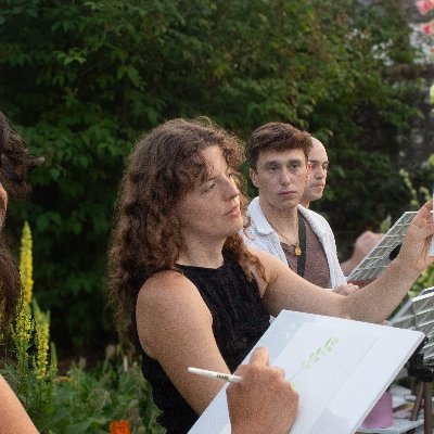🎨 Multimedia artist & watercolour teacher
🌊 Based in Brighton, UK
🌱 Come to one of my classes!