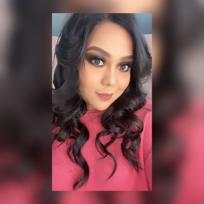 nydiacosette's profile picture. Deconstruirse o morir en el intento 💫