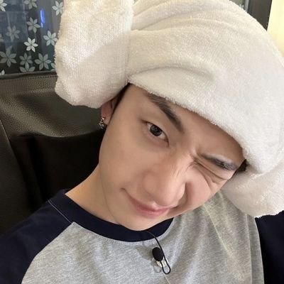 sullikkjjs's profile picture. ᶻ 𝗓 𐰁 .ᐟ
namo oficial do bangchan -

twice e stray kids 🍥
multifandom!