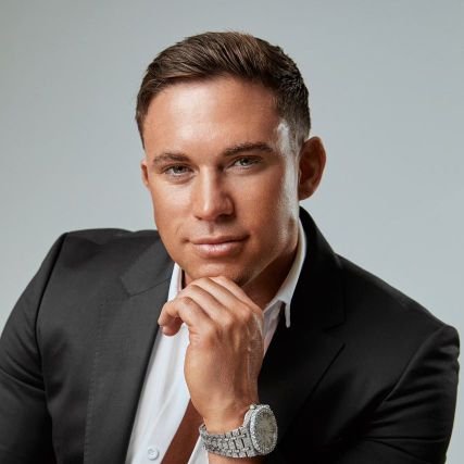 parfittwil's profile picture. Follow the light 🔺