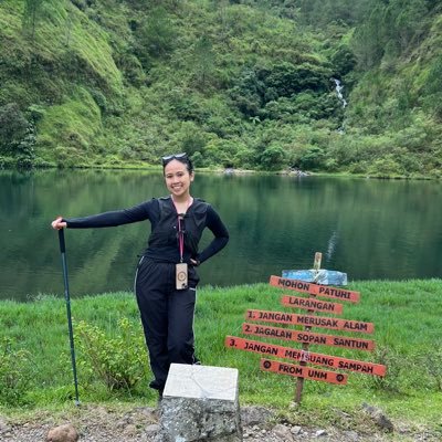 ambabonsyuk's profile picture. berisi tweet tidak berfaedah serta tidak diperuntukkan teman RL🙏🏻