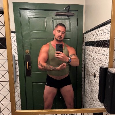 34-year-old versatile Pennsylvania farm boy living in DC. https://t.co/AX1GLvixmh
https://t.co/qtRkUtRHd2