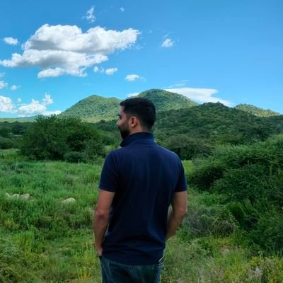 कोई कितना भी अपना हो, 
पहले 'अपना' देखता है !!