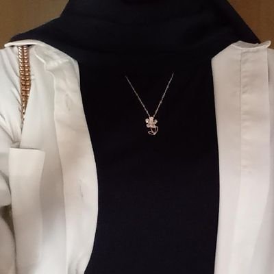 الوردةُ واليــاقوتـةُ .. والريحـانةُ والسُلطـانةُ .. والشعبـيةُ والشرعِيـةُ .. بين جميـعِ الملــكات❣️🕊️.