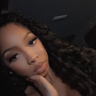 @NicoleKhaylin