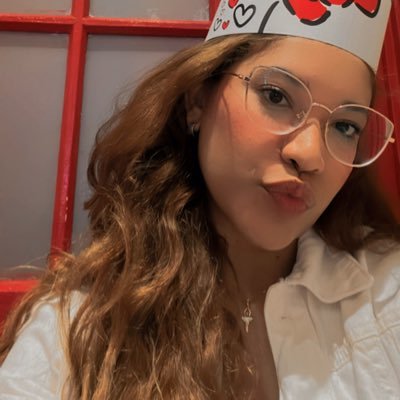 dapagiflozina's profile picture. Caloura de med, adolescente de 29 anos 🌸✨️⚕️💅🩺