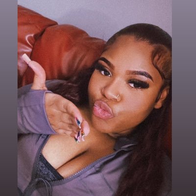 Chicago brat | I don’t beg, I’m spoiled 💕 | Give before you speak $25-50 tribute💸 | $Lyricbriaa | If you’re broke, don’t waste your last 2 cents.