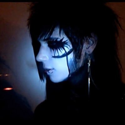 Ench4ntr3ss_'s profile picture. Idk