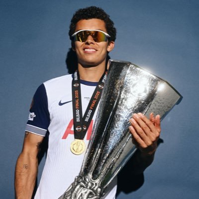 BennettDewe's profile picture. THFC.