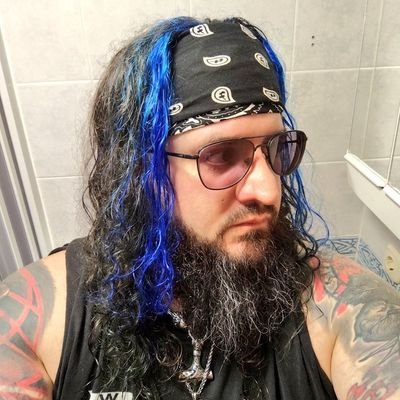 -I am the game, you don't wanna play me
I am control, no way you can chance me.-
+5 en hachas
+2 carisma
-5 sentido del ridículo
Metal forever🤟🎵