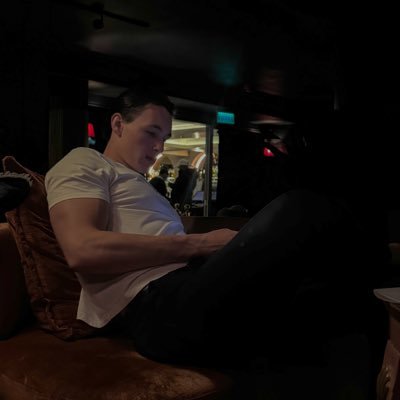 zanefox0's profile picture. 🇬🇧📍 building health and wealth