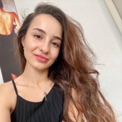 A cheerful, smiling 😊 with a good heart, Love music books and 💄 I accept people for who they are & not for what they have or what they don’t have 🌳☔️ 🐈