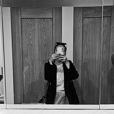 yunservin's profile picture. Hablar con consciencia y actuar con congruencia.

Fan del cine. 
♥🎙 #radio #locutora