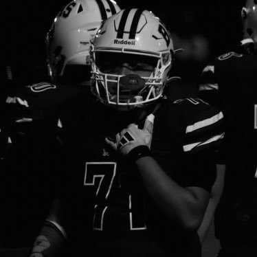 James_Summers27's profile picture. class of 2027 DL/OL track and field 5,7 225 lb (270lb bench, 450 lb squat, 305lb deadlift)