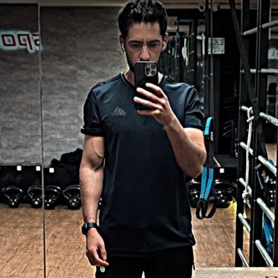 RicardoVazX's profile picture. 世界は残酷だ。そして、とても美しい。