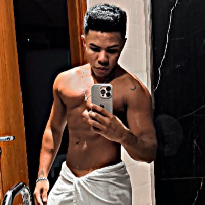 olá, seja bem vindo! eu sou o Pedro, moreno da cor de jambo, sinta-se a vontade! 🔥