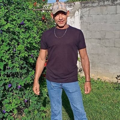 Ing de Sistemas, Desarrollador web, amante del BDSM, Dominante , Single corneador, Signo cancer