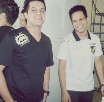 Fã clube dedicado à dupla sensação do momento, que onde passam conquistam fãs. E me orgulho de dizer que sou uma delas. Since: 13/09/2011. followdeles: 23/11