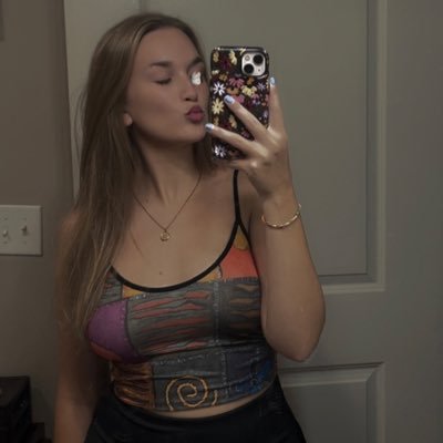 my life revolves around taylor swift, one tree hill, & pop punk • she/her 28 • swemo • real rocker 🦋🫶🏼🎆🍁🗽🐍🩷🪩🥂🕰🪶❤️🔥