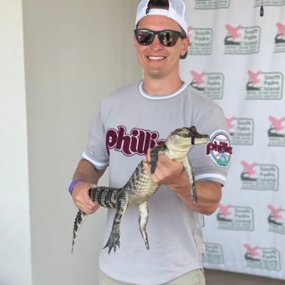 pineapple pizza advocate. i like sports & memes & sports memes #vegasborn #raidernation #ringthebell