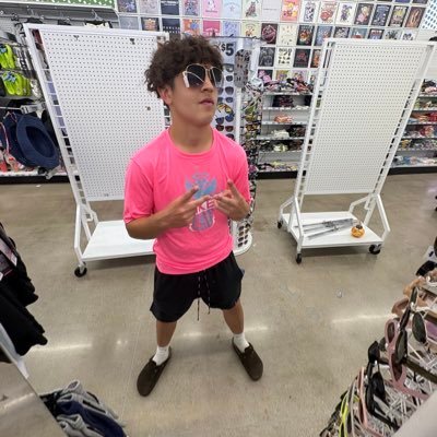 14 | poor as fuck please donate I have $3 to my name 😔