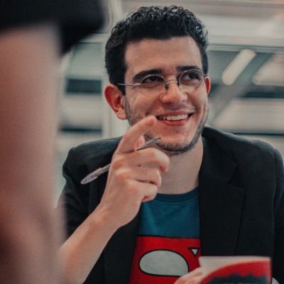 Professor de Literatura e Filosofia que fala de Bíblia e catolicismo na internet.