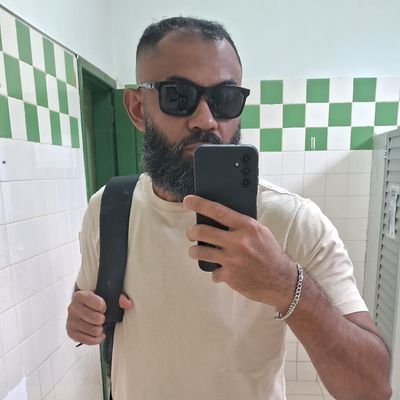 OSantoPreto23's profile picture. Quase semi-analfabeto.