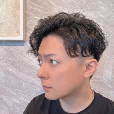 【代表】○くさの鍼灸整骨院 ○トータルビューティーサロンLeaf. ○curryshop竹の蔵 【Drummer】 ○The Pyun meetings ○etc…