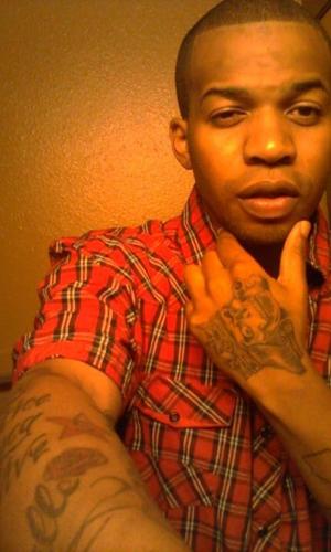 Watz gd im jemale i am 26 i got my own crib i work for ups but i also sing so be at da stuido