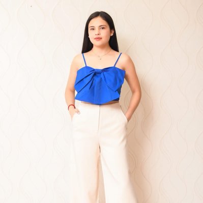 LauraAnduaga's profile picture. "No hay caminos para la paz, la paz es el camino." #freePalestine 🍉