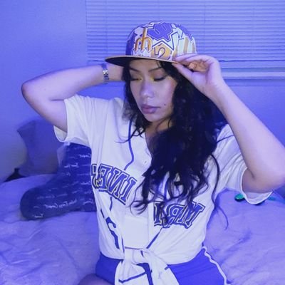 Nerdy feminist gamer who speaks on self-empowerment and mental health. Sassy sweetheart
📧 getemgurl.tv@gmail.com | https://t.co/n9kAtTe8G6