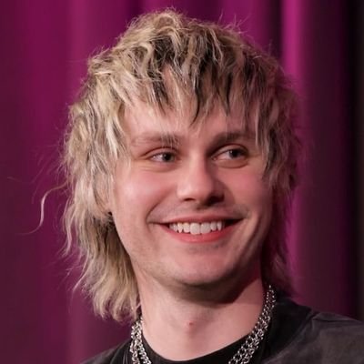 Sidequest enthusiast 💽🎸✨ | She/her | 21 | auDHD | bi 🏳️🌈 | Finnish 🇫🇮 | Fangirl of 5SOS, 1D, BC etc. |