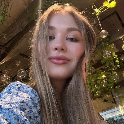 Here to steal your hoodie and maybe your heart💋
https://t.co/4yHlI0nAGj