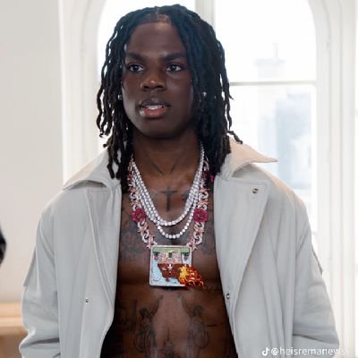AzeeztOyeb54584's profile picture. Rave Lord 
REMA