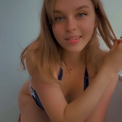 Fairyfeez's profile picture. 🇩🇪👣🧚‍♀️🤫 👇Daily Chats and more feet