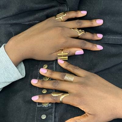 Curated gems for the girlies💅🏽 & the guys😎 who gets it | Unisex jewelry, bags & finishing touches
| DM to shop your next fave 🛍️ ...... by @_geminme_