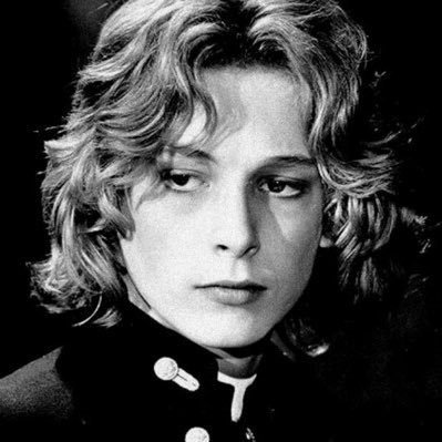 kiruarashi's profile picture. ✝️ | Littérature & Cinéma